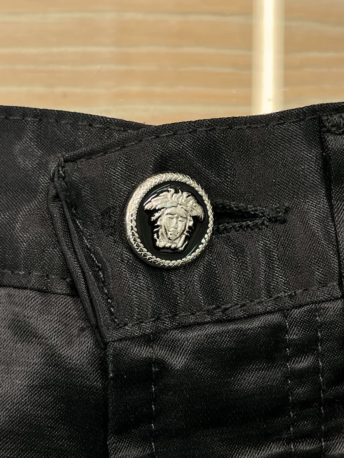 베르사체 진스 쿠튀르 메두사 새틴 팬츠 상품이미지4