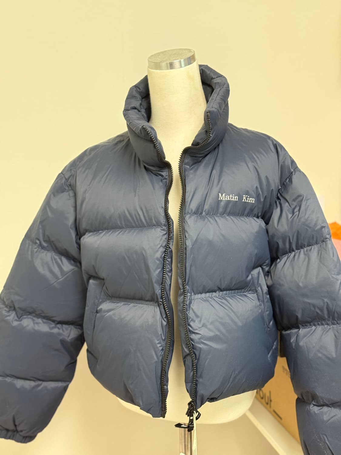 DP상품)마뗑킴 하이 넥 클래식 크롭 퍼퍼 다운 점퍼 네이비 (W) 상품이미지1