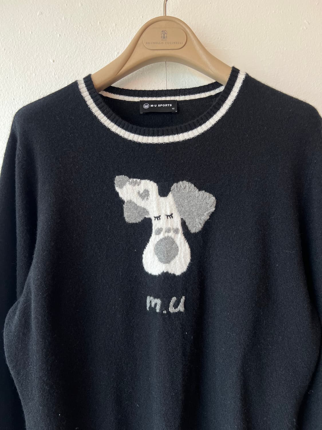 엠유스포츠 여성 블랙 캐시미어100니트 라운드니트 상품이미지1