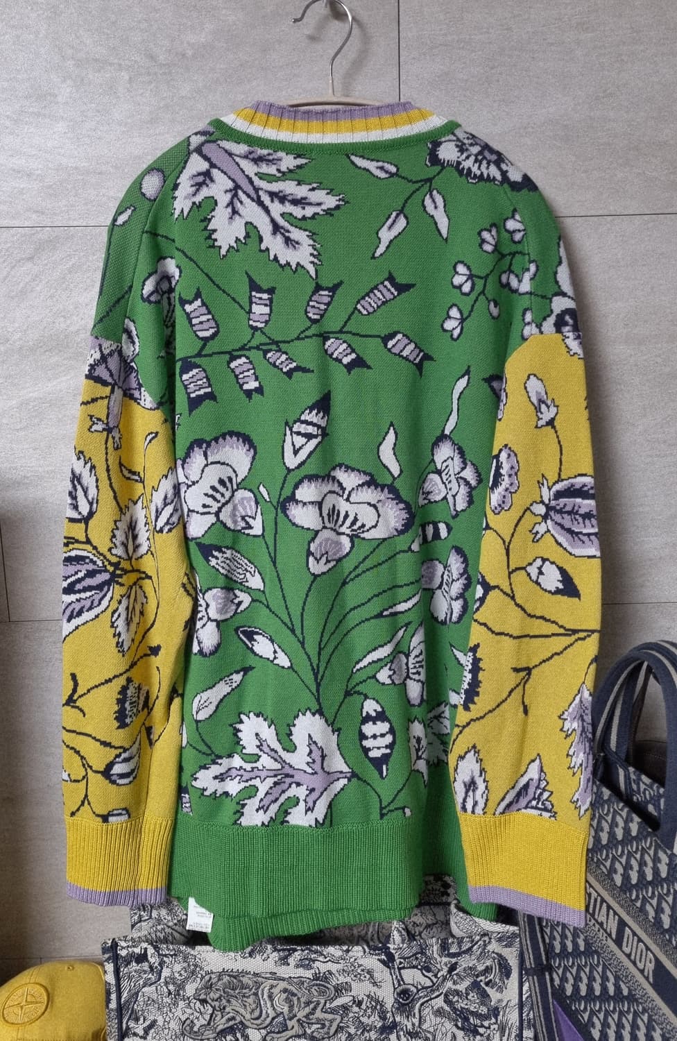 정품) 오일릴리 플로럴 브이넥 니트  상품이미지6