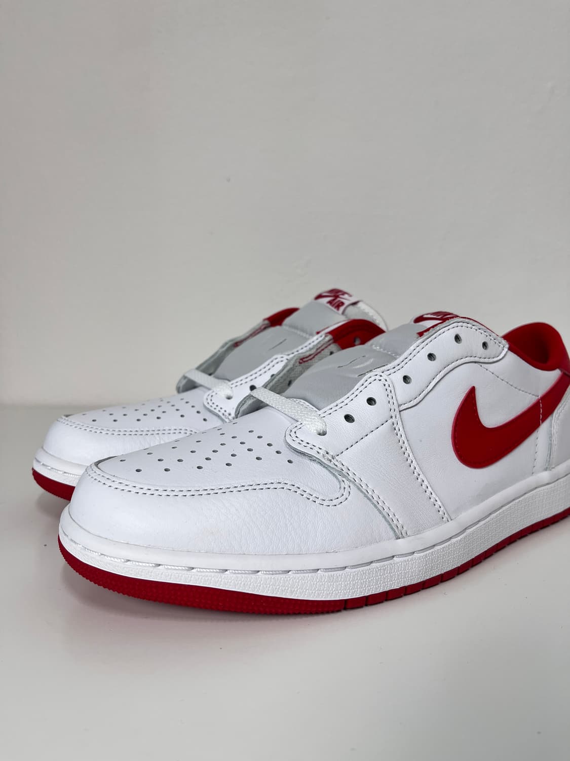 [280] 에어조던 1로우 흰빨 상품이미지4