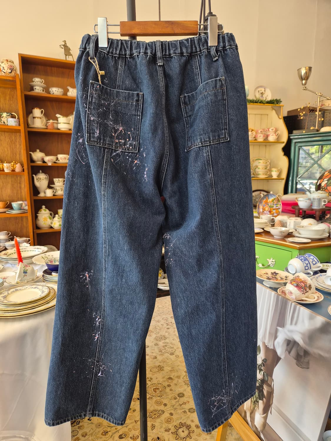 뒷밴딩 스트리트 핏 페인팅 데님 팬츠 상품이미지4
