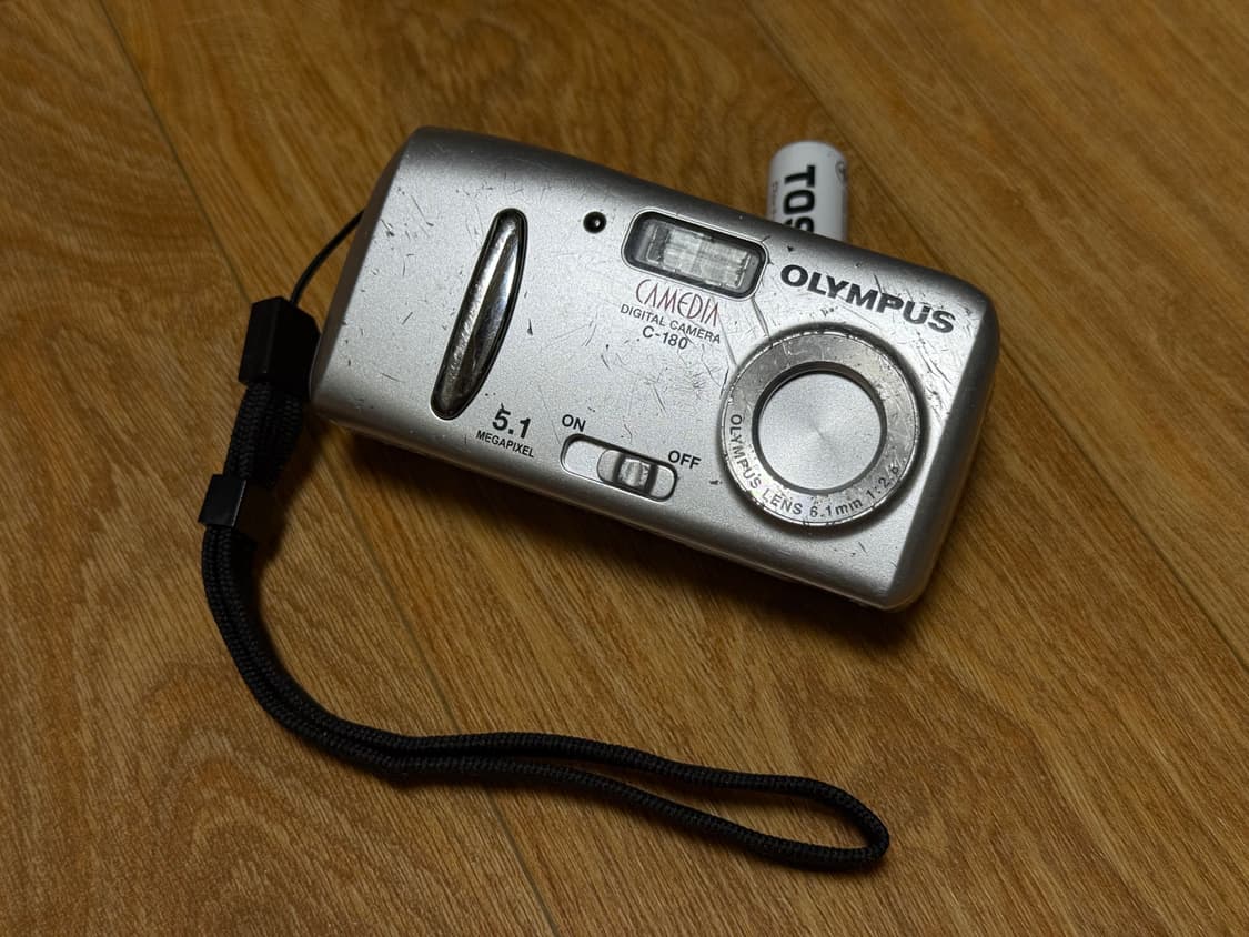 올림푸스 C-180 디지털 카메라(16mb xd) 상품이미지1