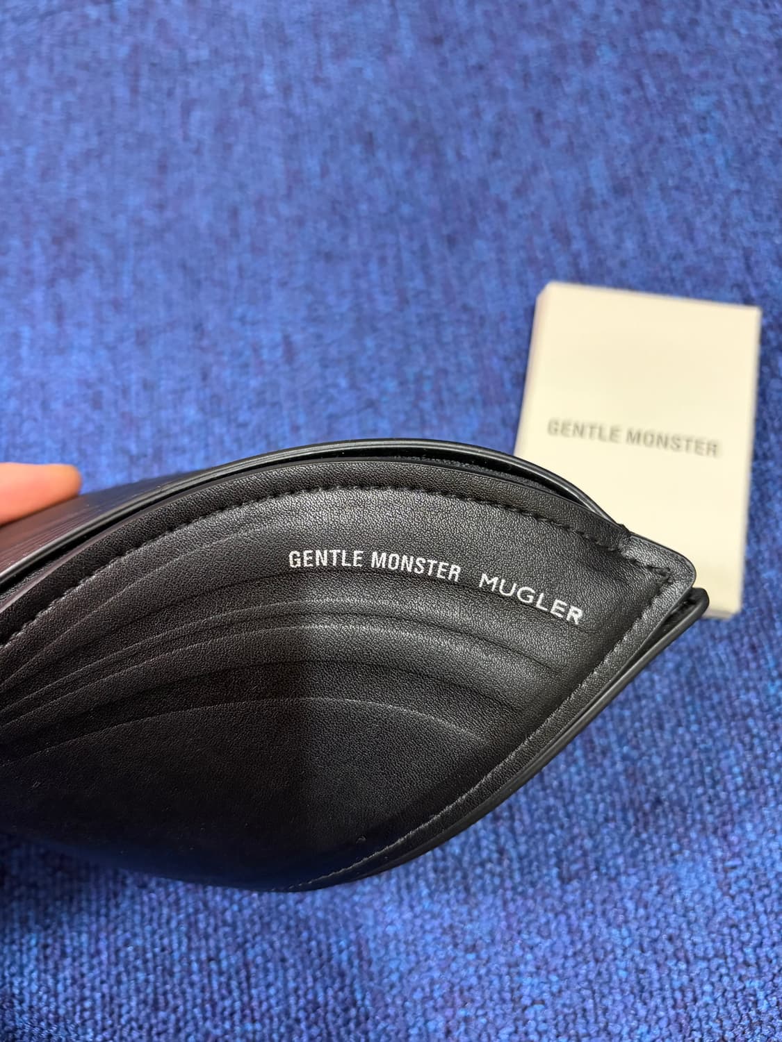 젠틀몬스터 뮈글러 스파이럴 02-M01 상품이미지5