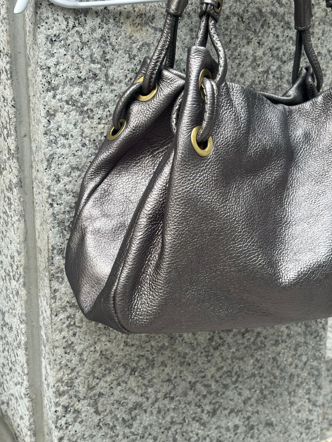 메탈릭 링 스트랩 셰이프 숄더백 상품이미지5