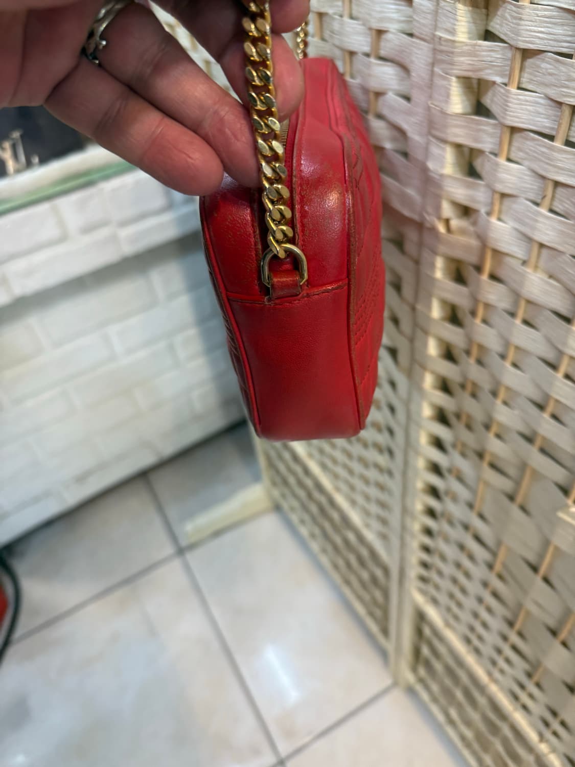 정품 버버리 마이크로 퀄팅 카메라 체인 크로스백 팝니다 상품이미지3