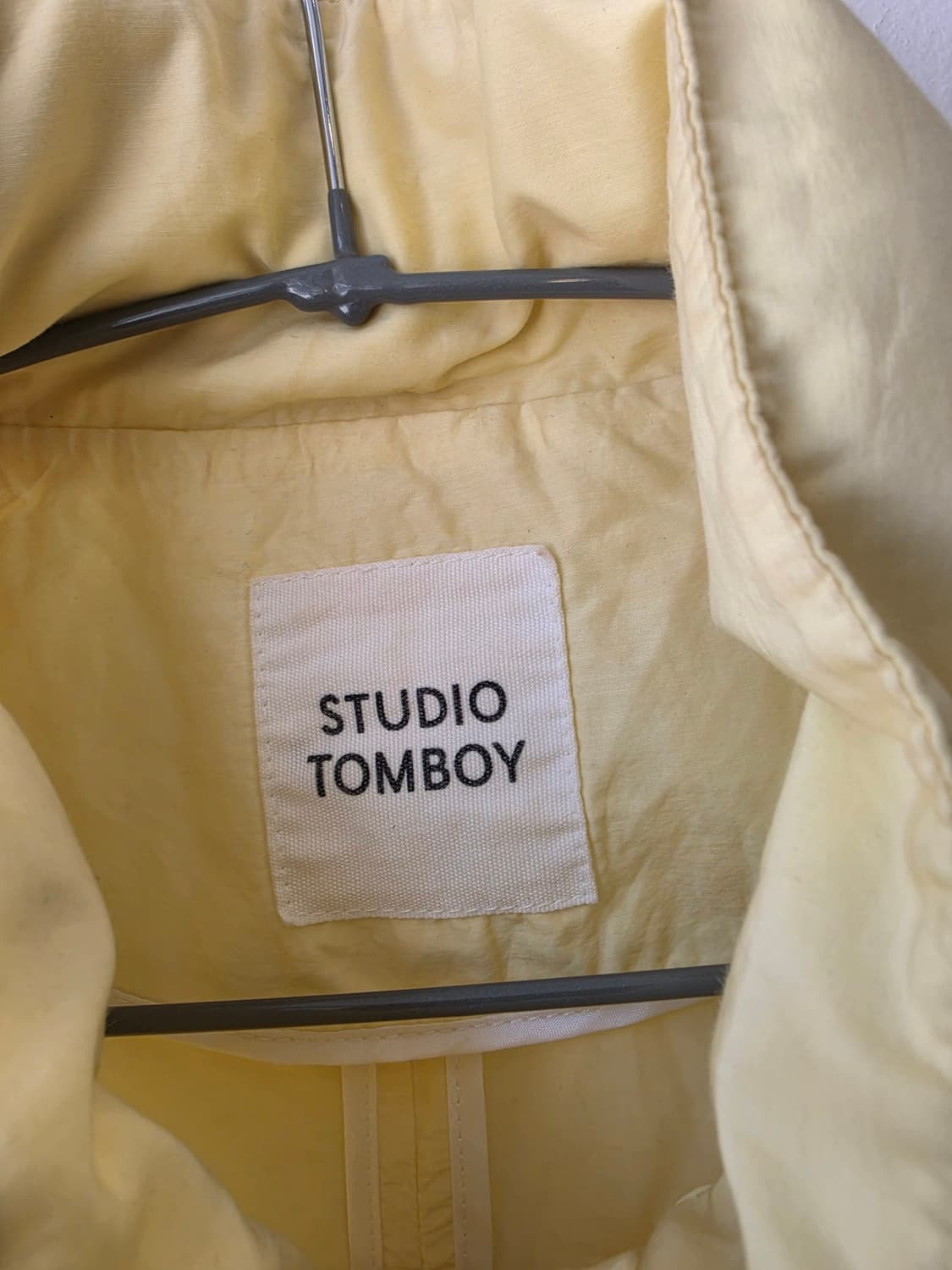 스튜디오 톰보이(STUDIO TOMBOY)홑겹 후디 옐로우 롱 자켓 상품이미지3