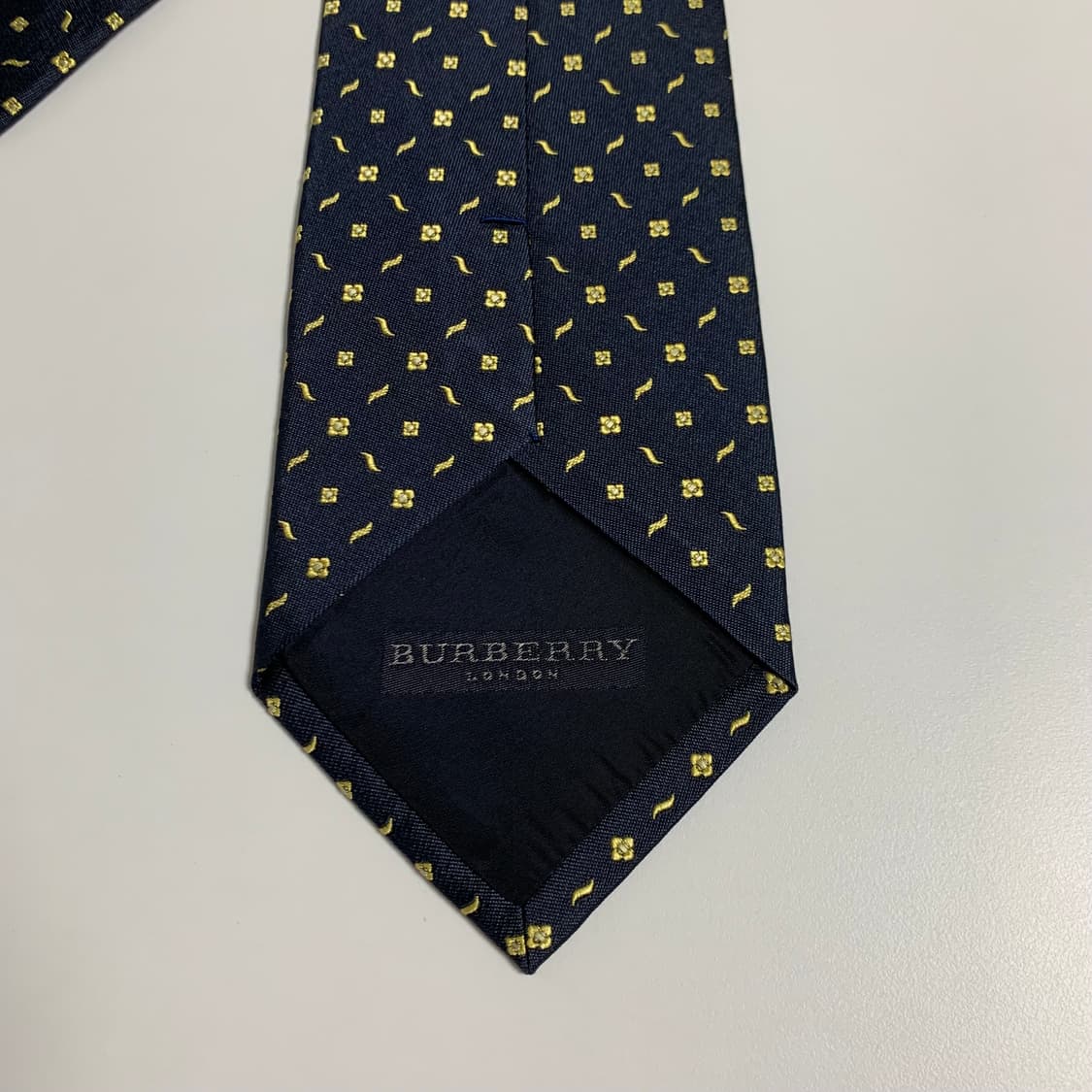 버버리(BURBERRY) 명품넥타이 네이비컬러 최상급 A+정장코디 상품이미지6