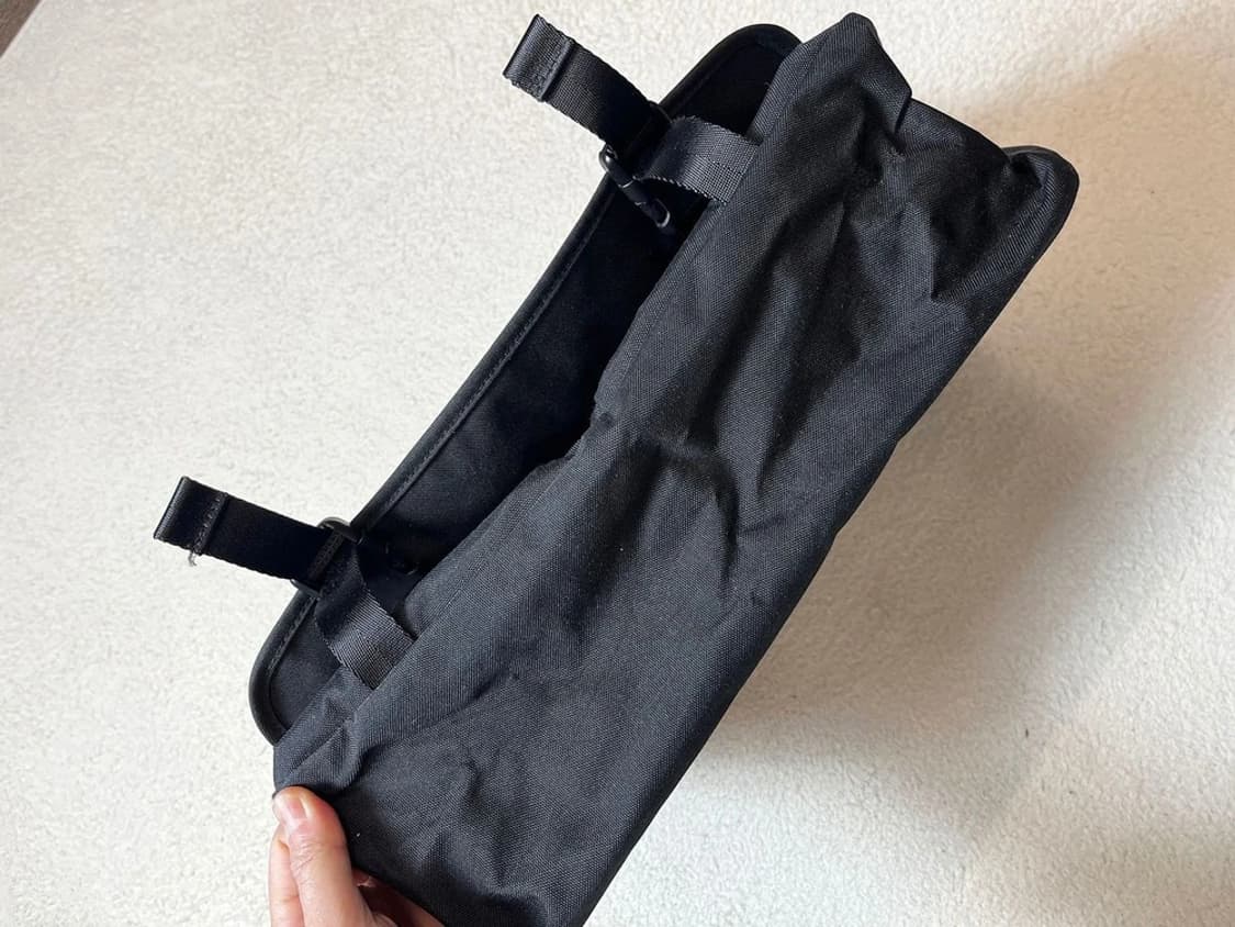 캘빈클라인진 세이프티 에센셜 메신저백 A1769 상품이미지7