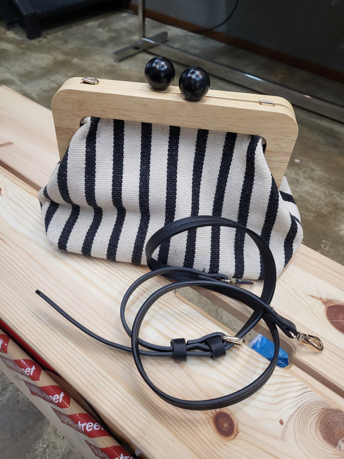 자라 스트라이프 클러치 상품이미지1