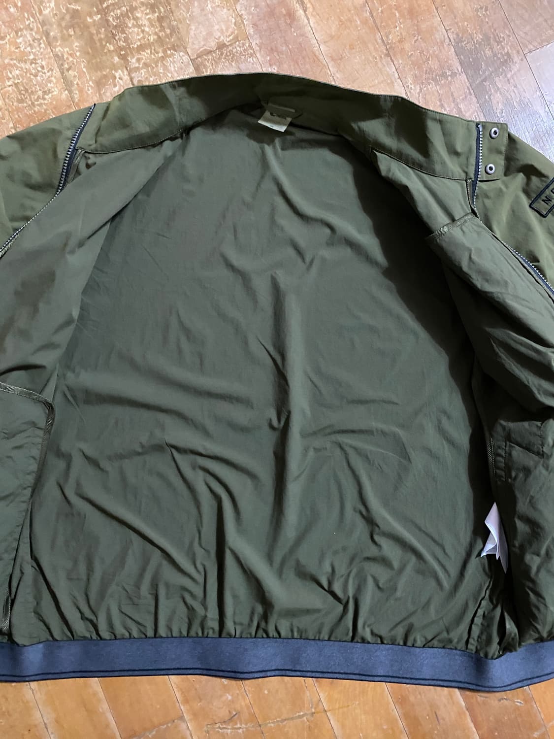 네파 남성 올리브그린 바람막이 105 상품이미지4