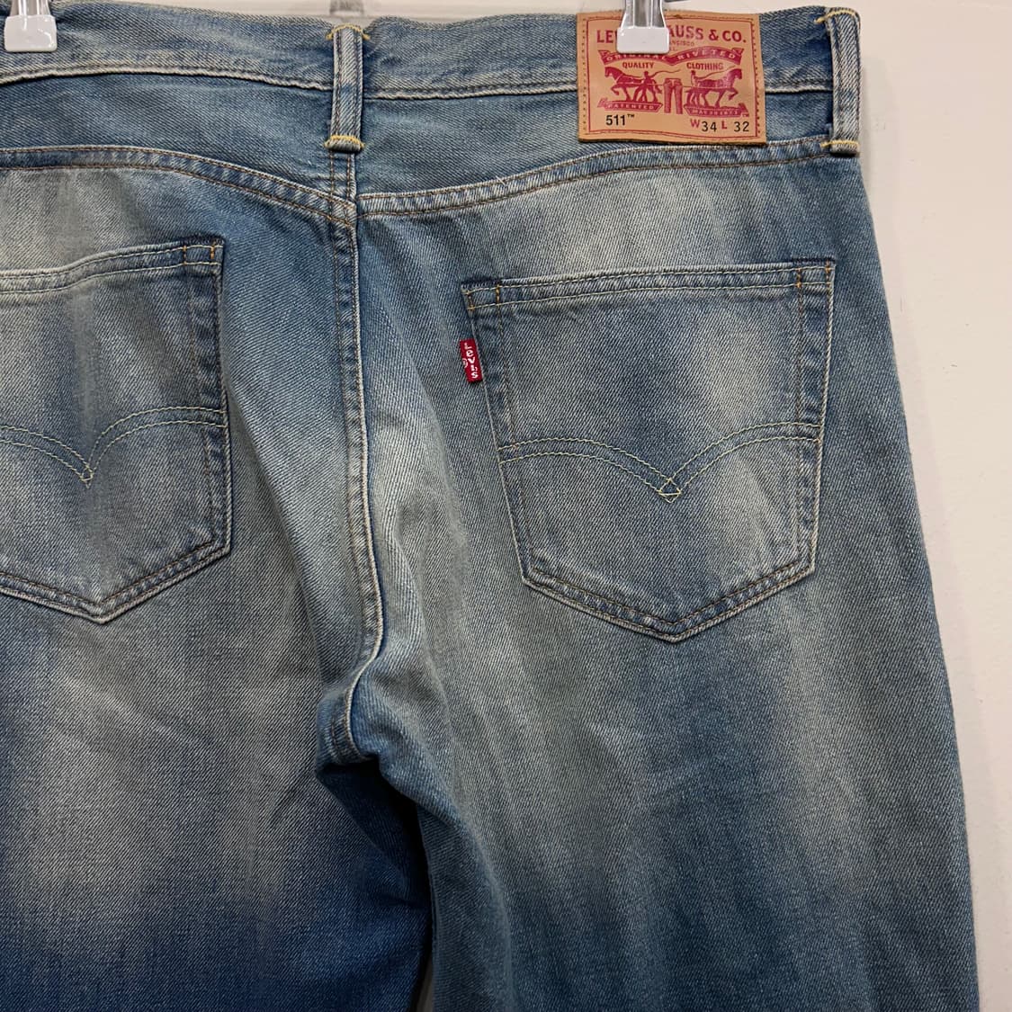 리바이스 511 세미 슬림핏 샌드워싱 데님팬츠 상품이미지1