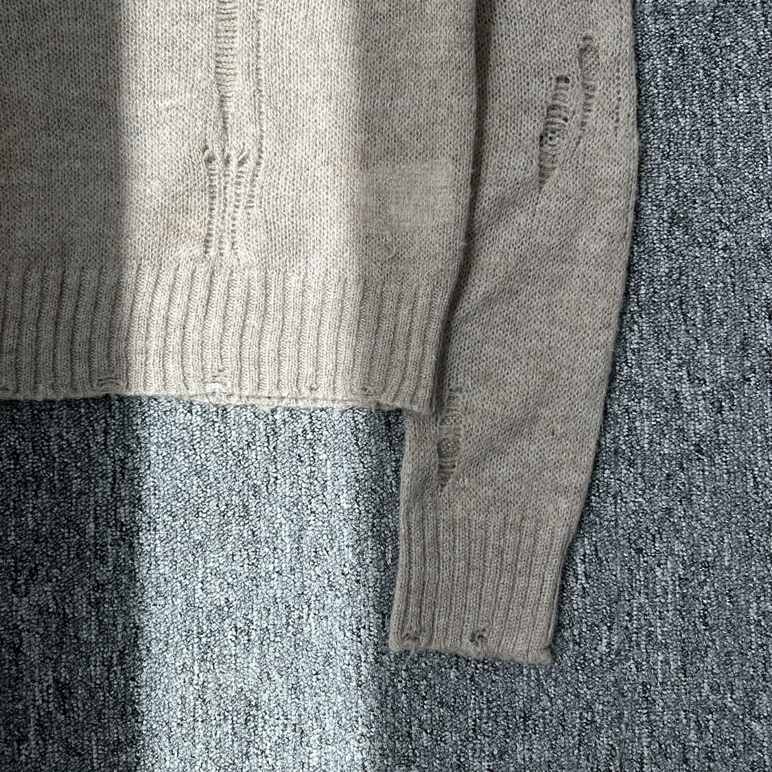 팔렛 베이지 데미지 그런지 니트 상품이미지3