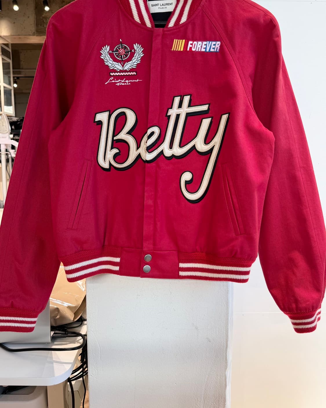 생로랑 레드 포에버 베티 바시티 자켓 상품이미지6