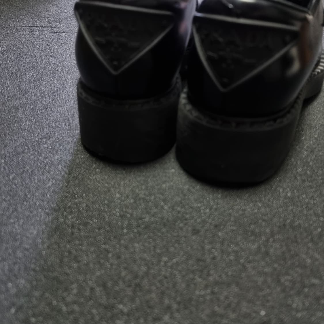 프라다 브러쉬드 레더 더비 슈즈 38.5 상품이미지5