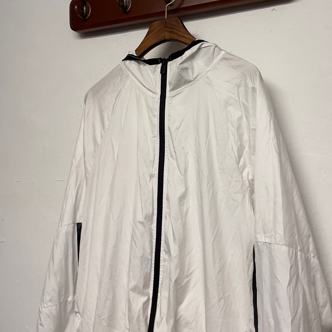 아디다스 러닝 화이트 경량 바람막이 자켓   상품이미지2