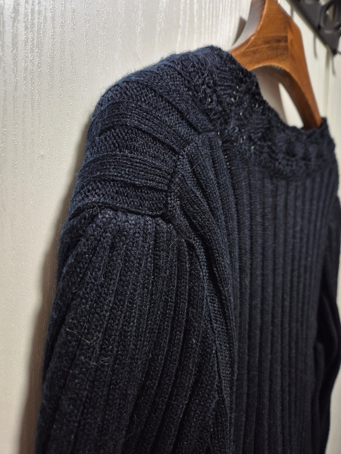 THE LAYRA 진주 버튼 가디건 블랙 상품이미지7