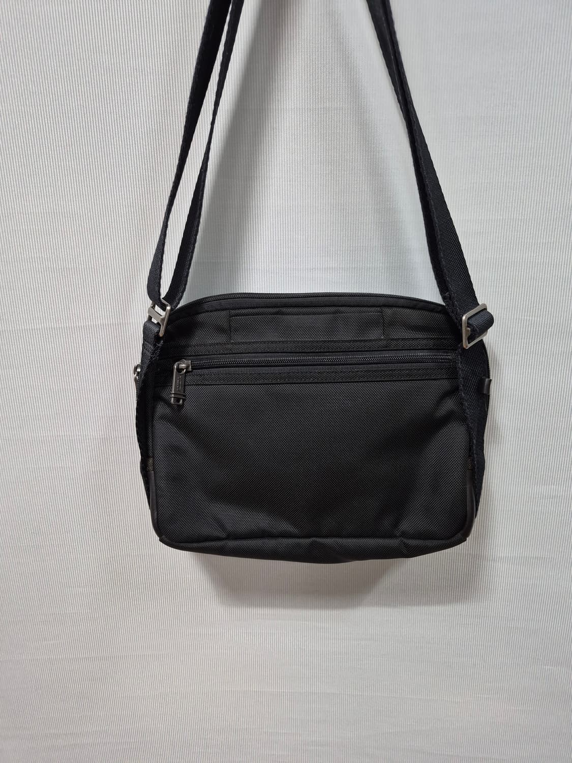 TUMI 투미 블랙 크로스백 222305HK2 상품이미지2