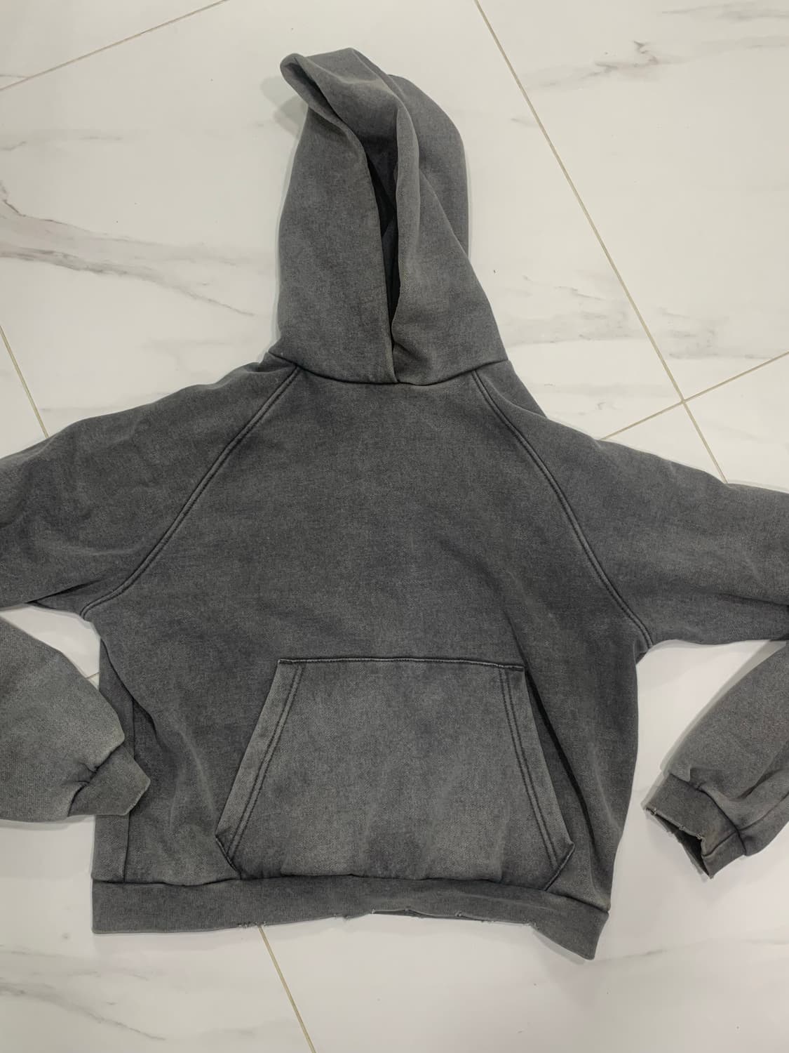 자라 크롭 후드티 차콜 상품이미지1