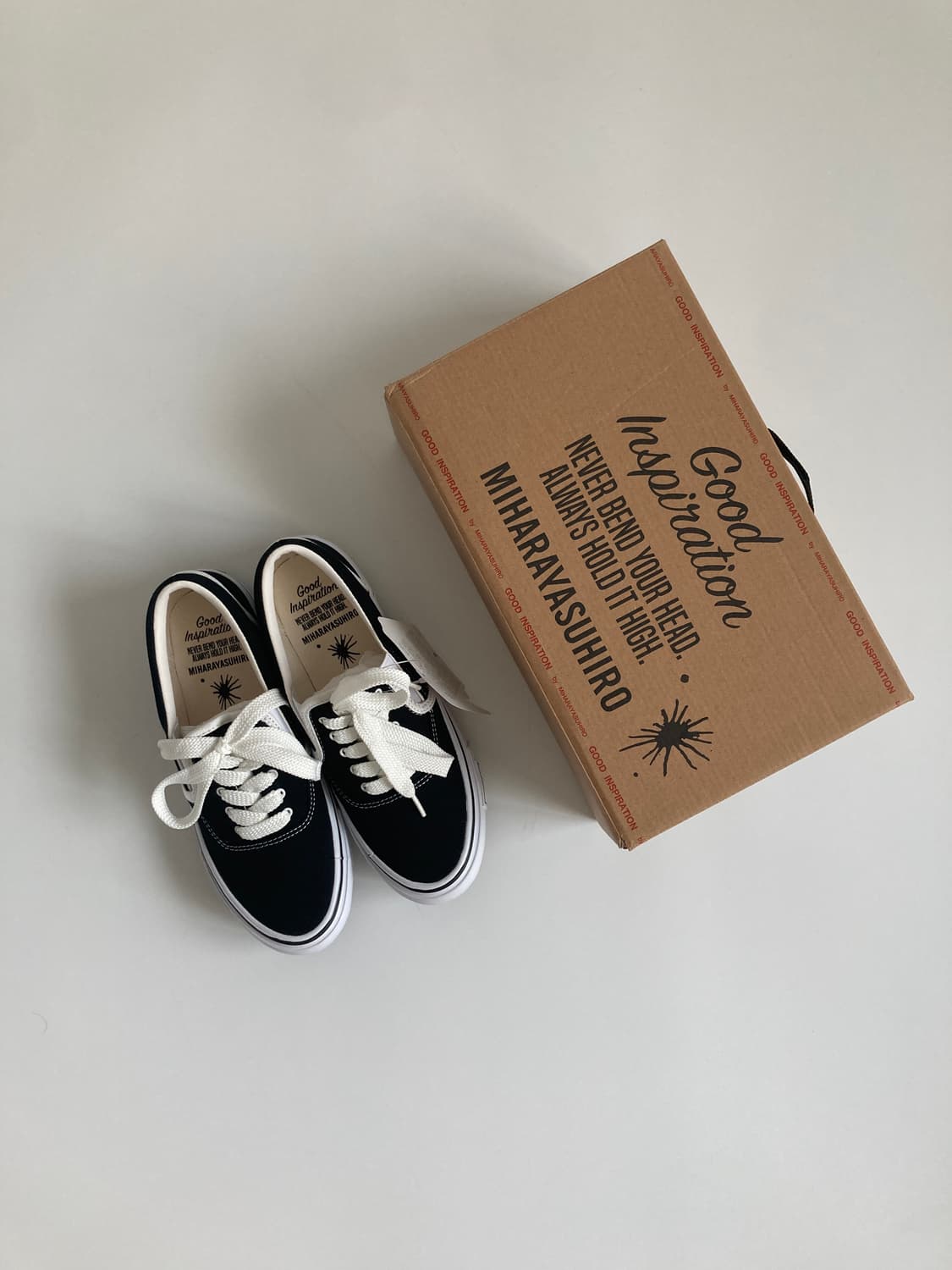 X GU Sneakers 상품이미지1