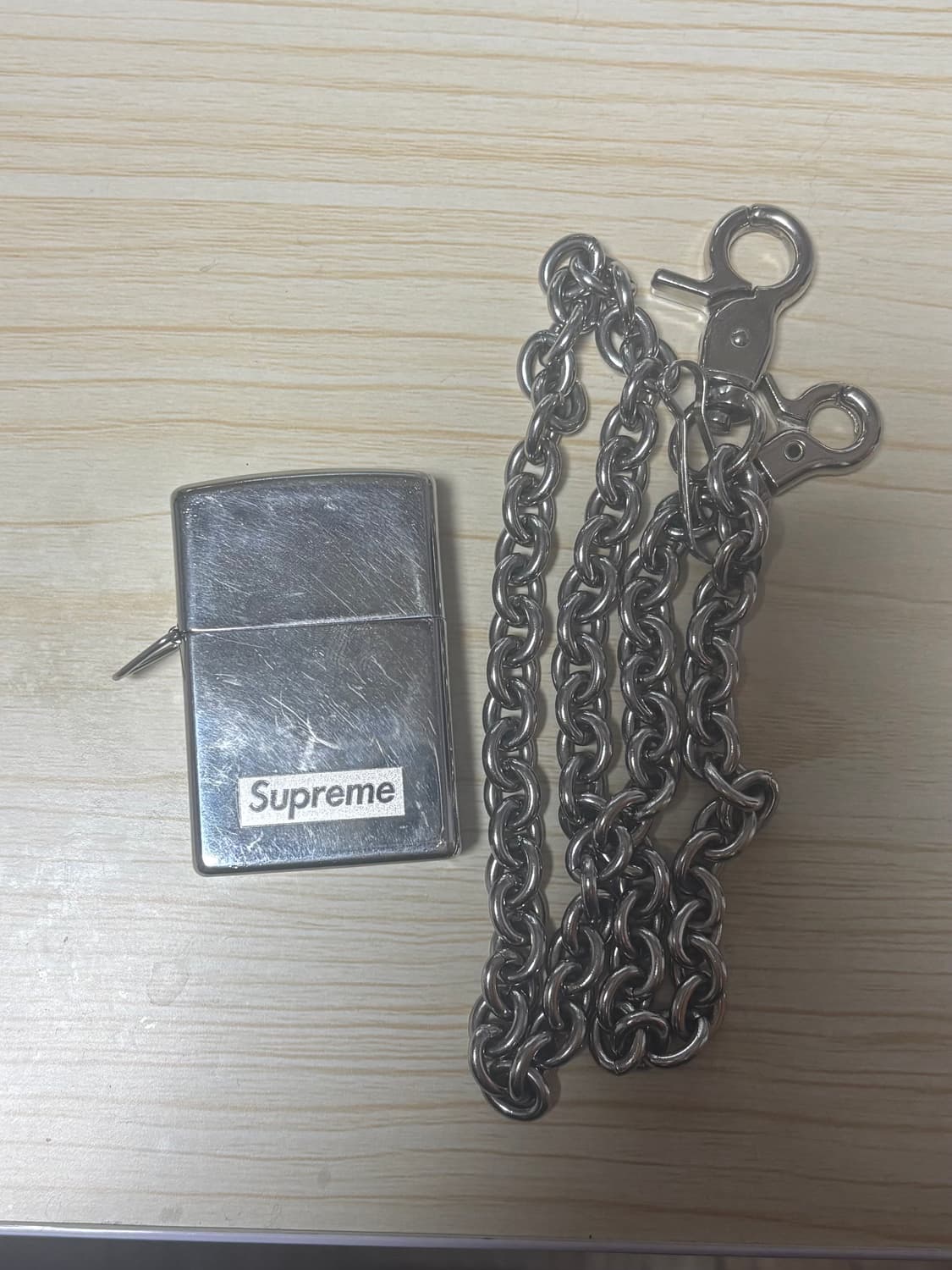 슈프림 지포라이터 상품이미지1