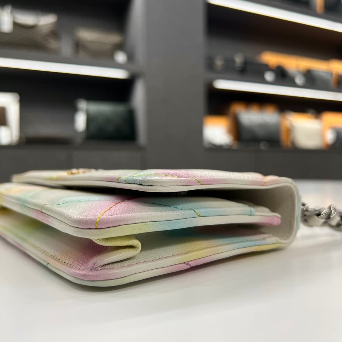 [ 22년식,OS ] 샤넬 19 컬렉션 woc체인백  상품이미지4