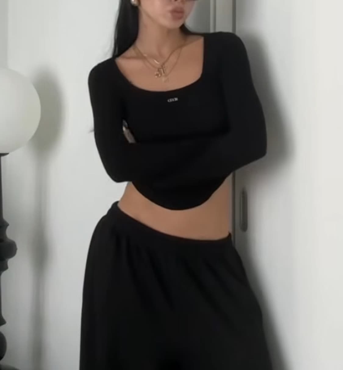 오도어 스퀘어 넥 티 상품이미지1