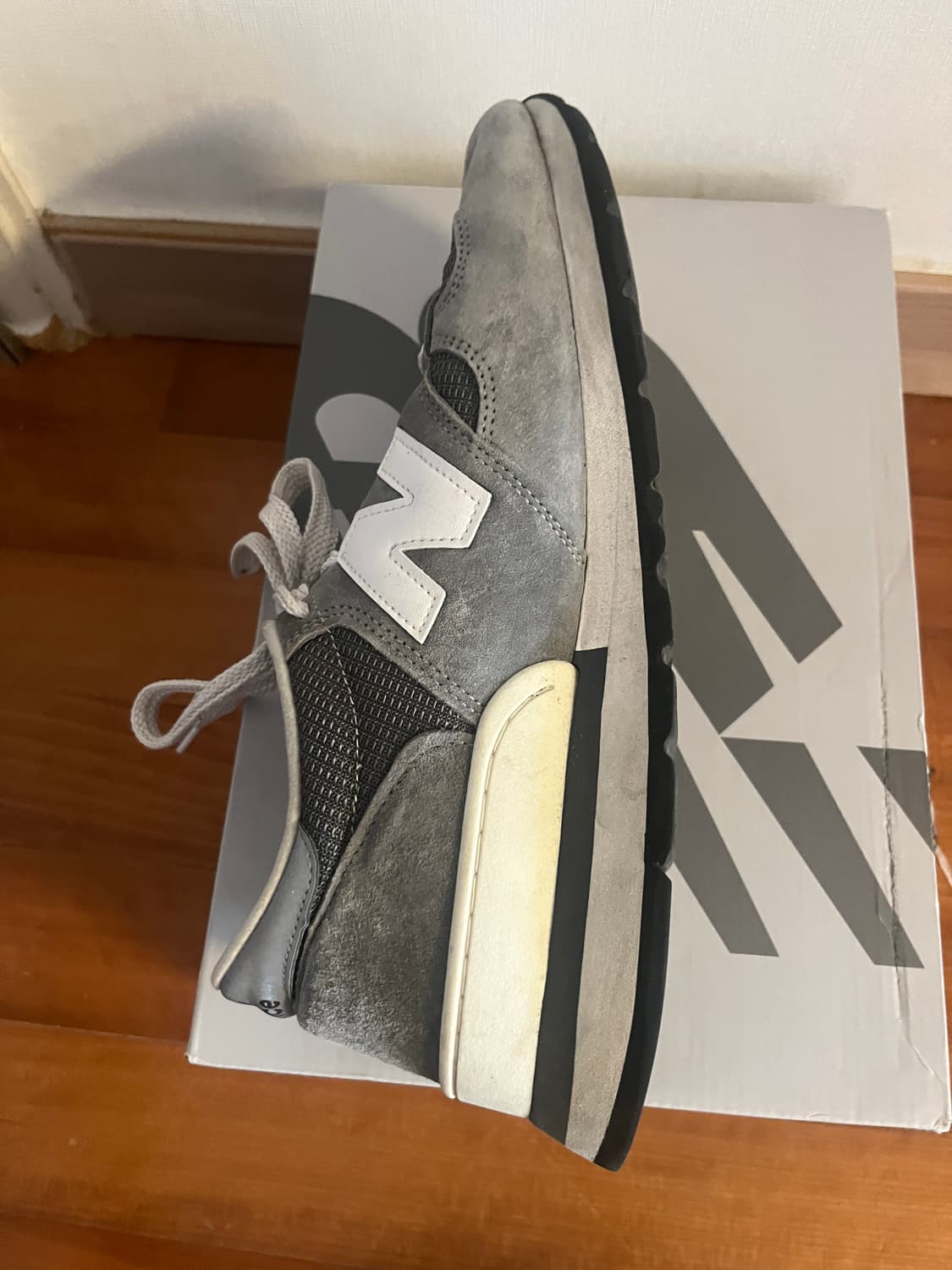 뉴발란스 990 v1 uk10 상품이미지3