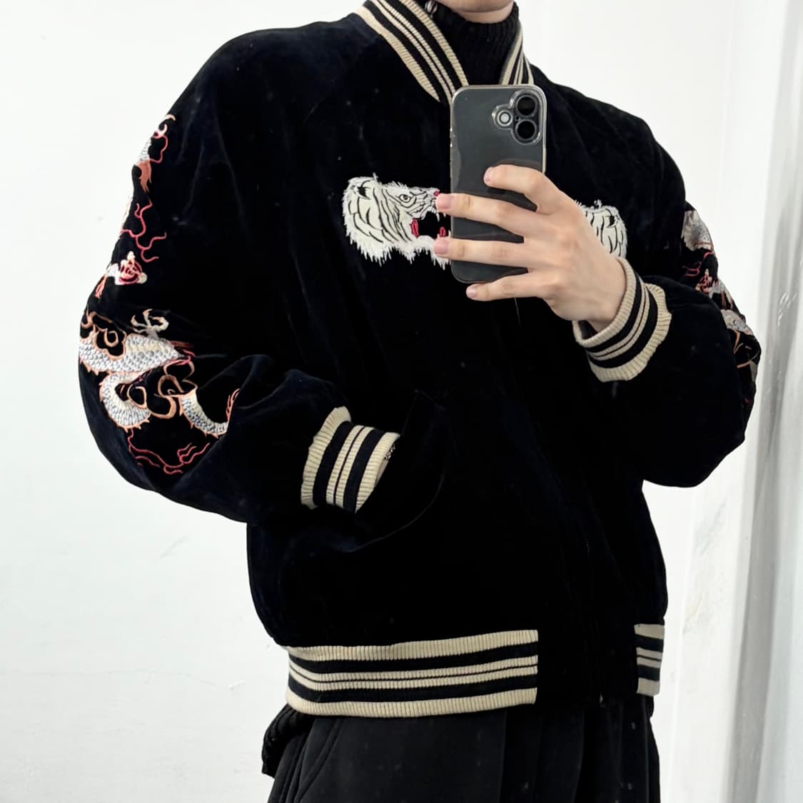 Humber 리버시블 벨벳 자수 스카쟌 자켓 상품이미지5