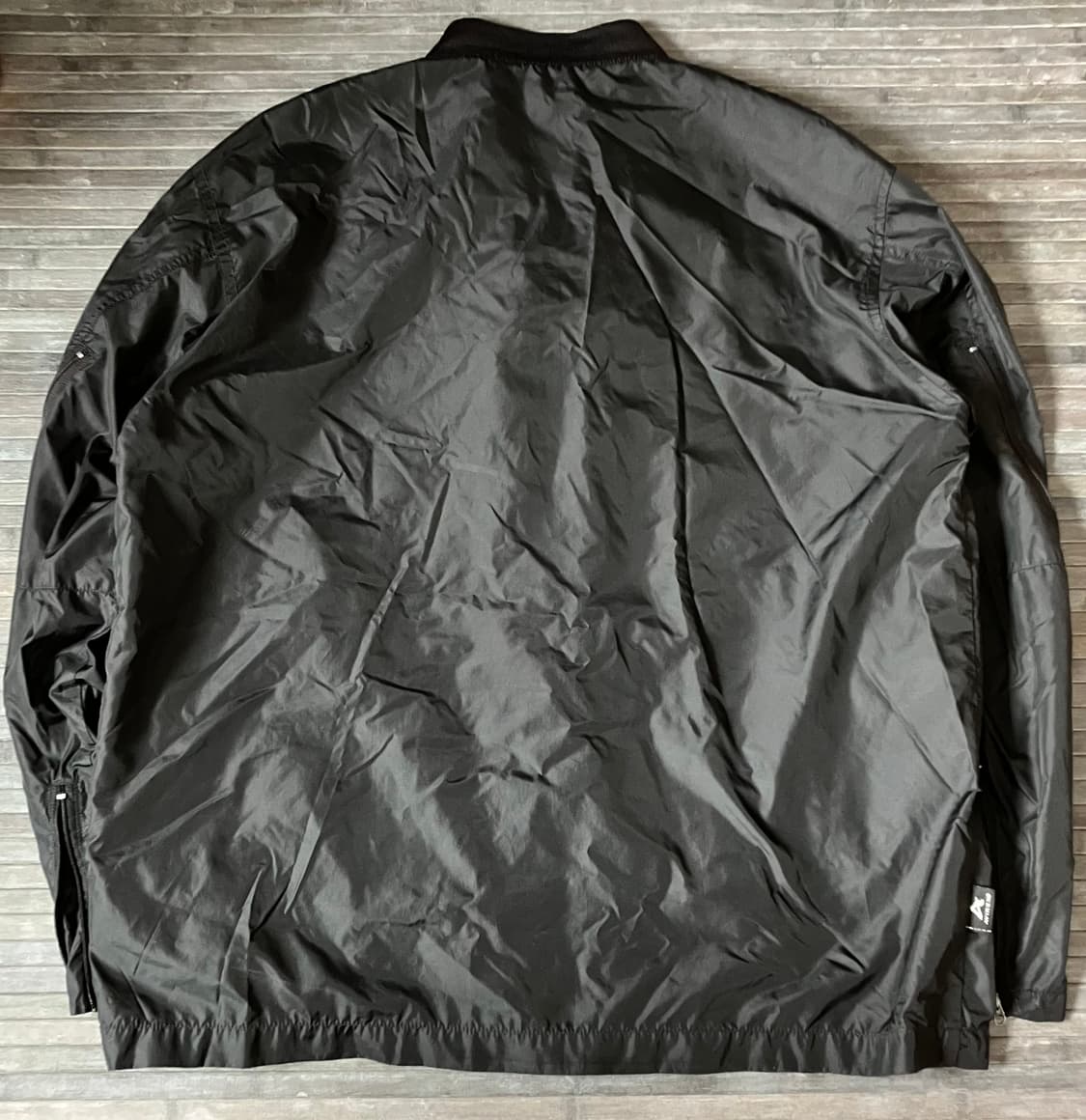 Side detail black nylon jacket 상품이미지2