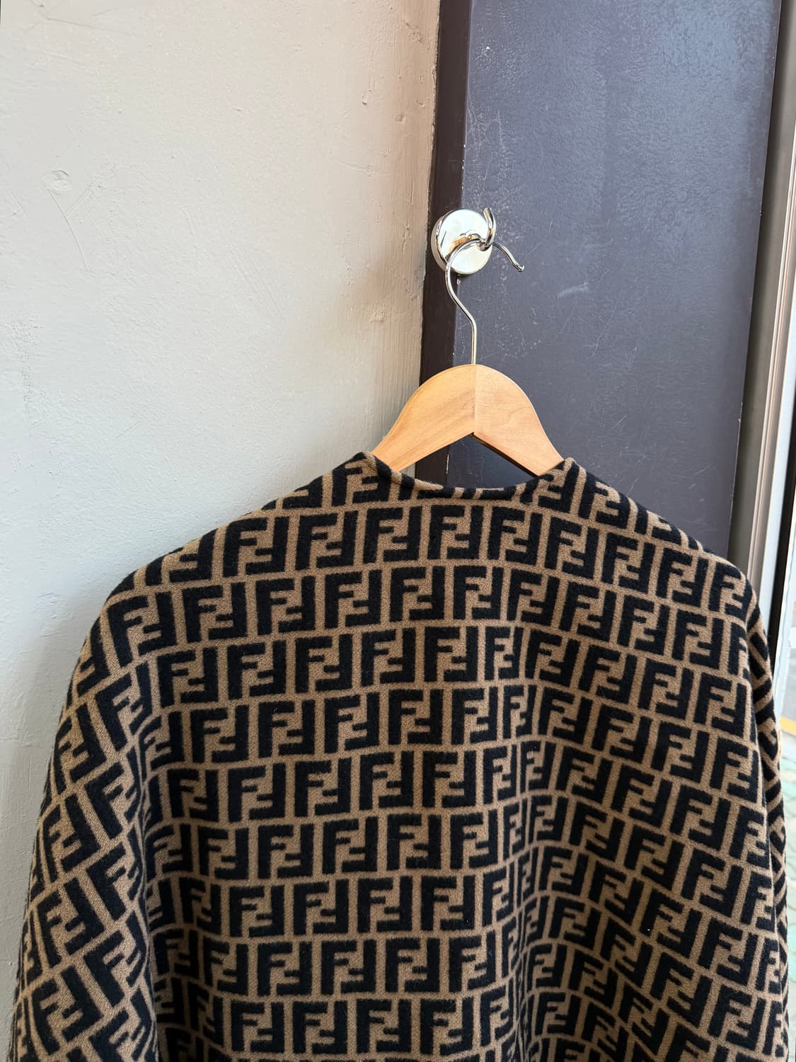 펜디 23FW FF 모노그램 캐시미어 숄 케이프 상품이미지9