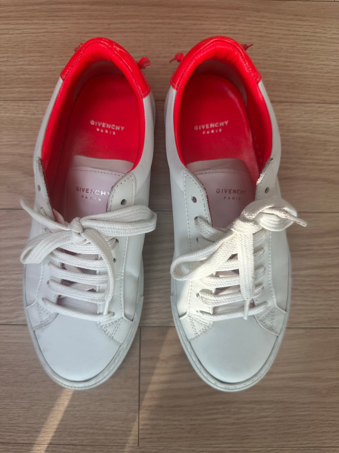 지방시 스니커즈 35반 사이즈 팝니다 상품이미지2