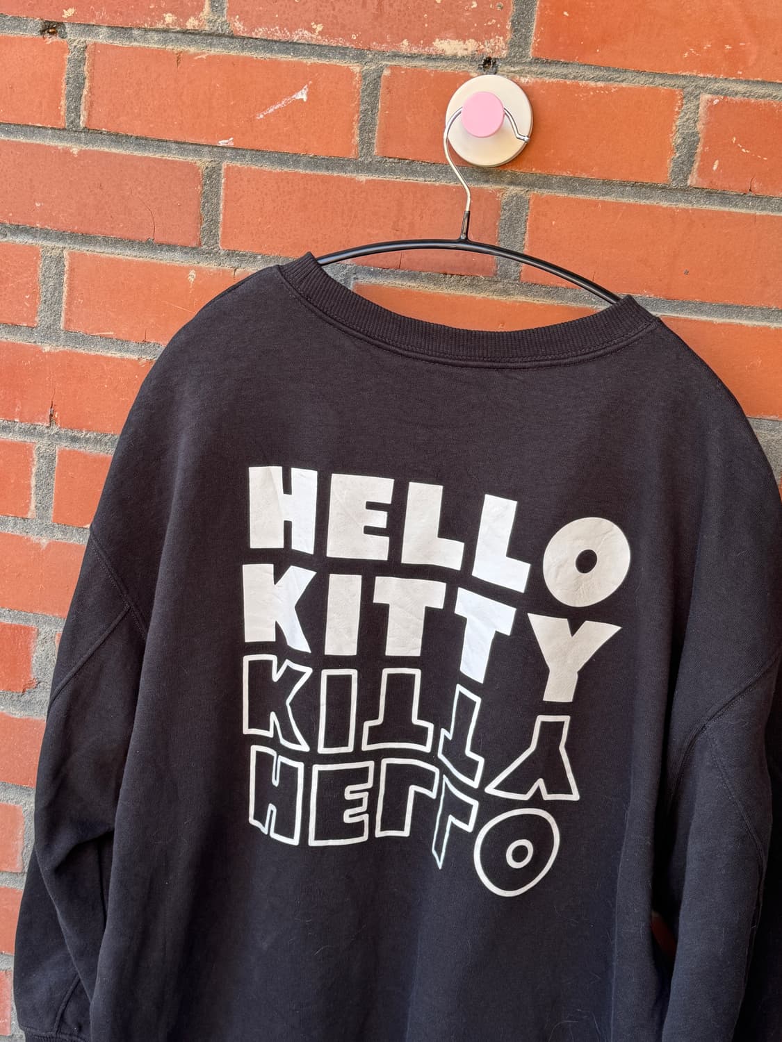 헬로키티 빅 페이스 KILLA 맨투맨 상품이미지2
