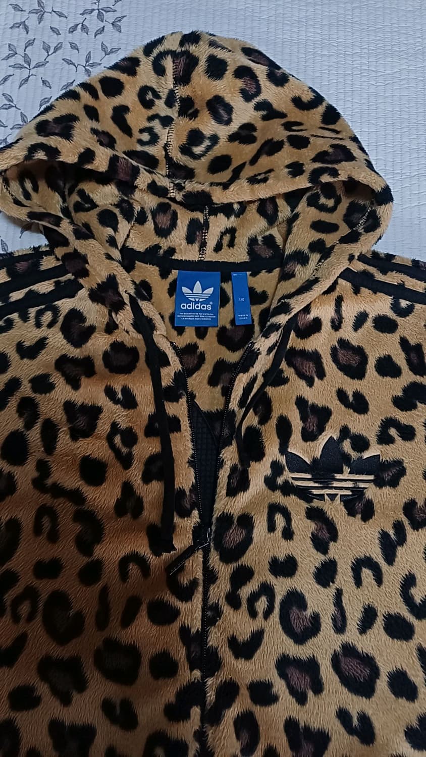 아디다스 레오파드후리스 실측100 가슴56 기장74 상품이미지3