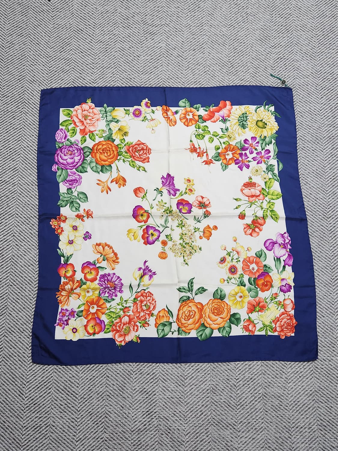 구찌 실크 스카프 상품이미지2