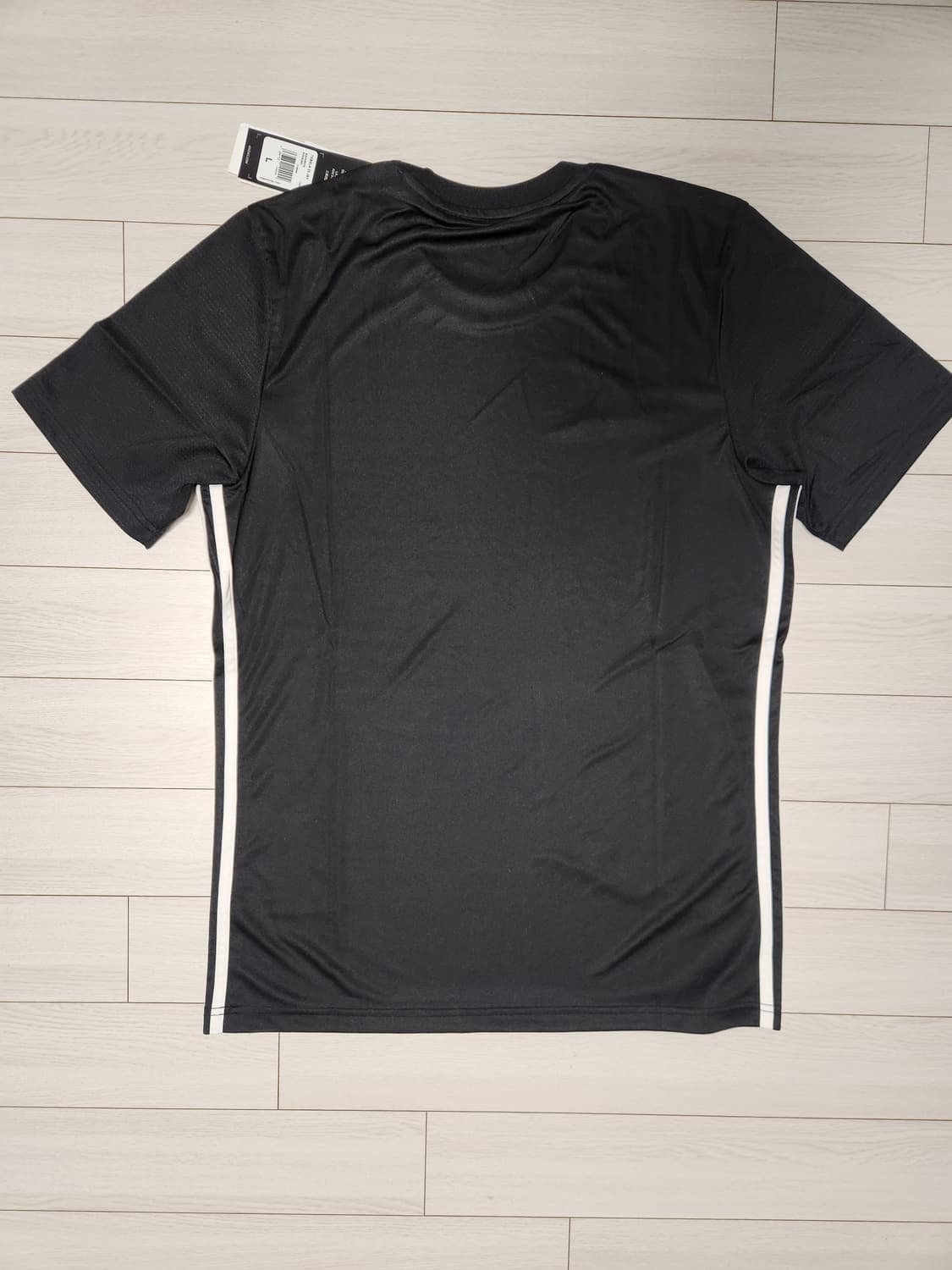 새상품)아디다스 타벨라 23 반팔 져지 블랙  사이즈L

블랙 색상 아디 상품이미지3