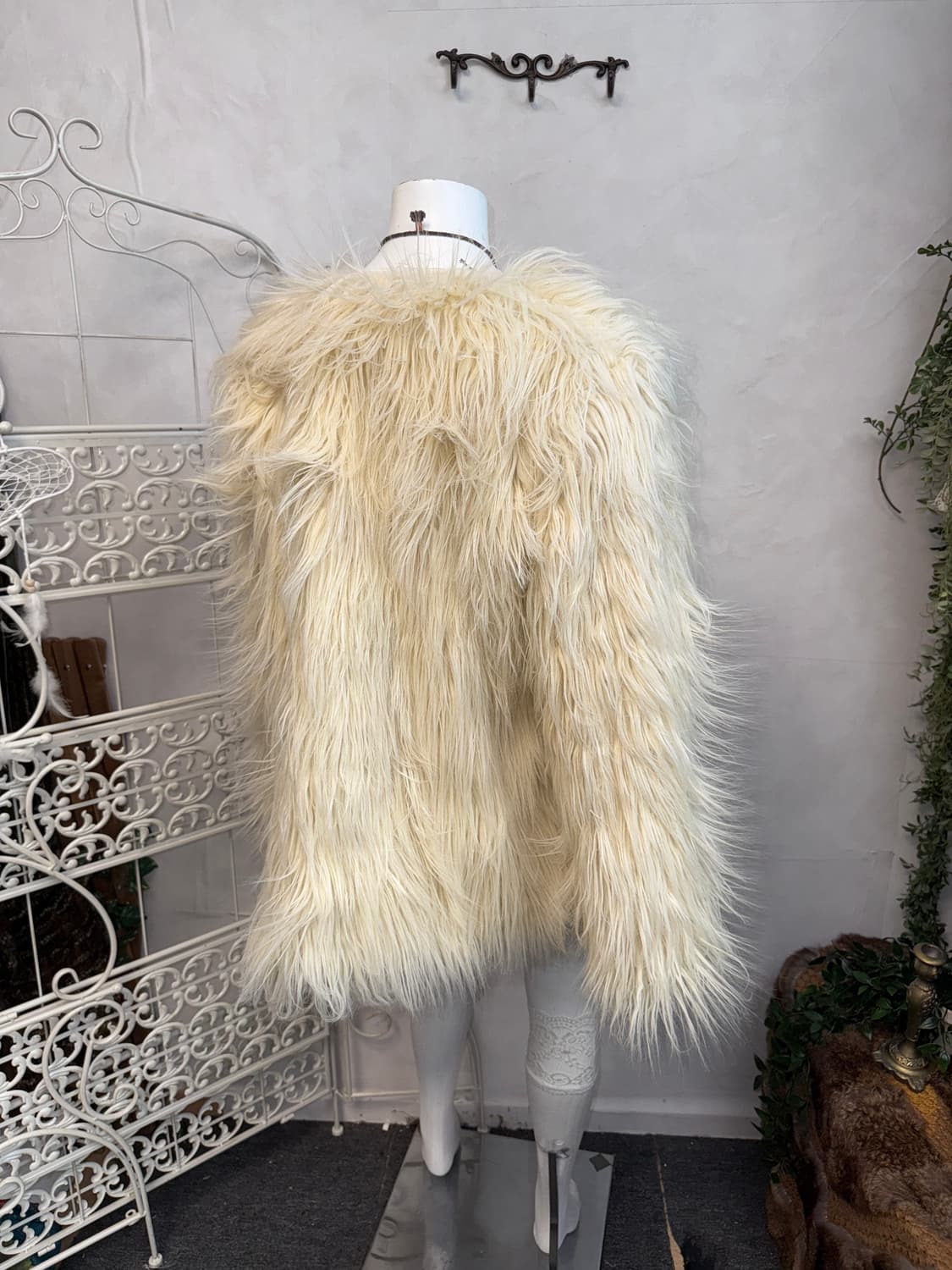 Ivory grunge faux fur jacket  상품이미지3