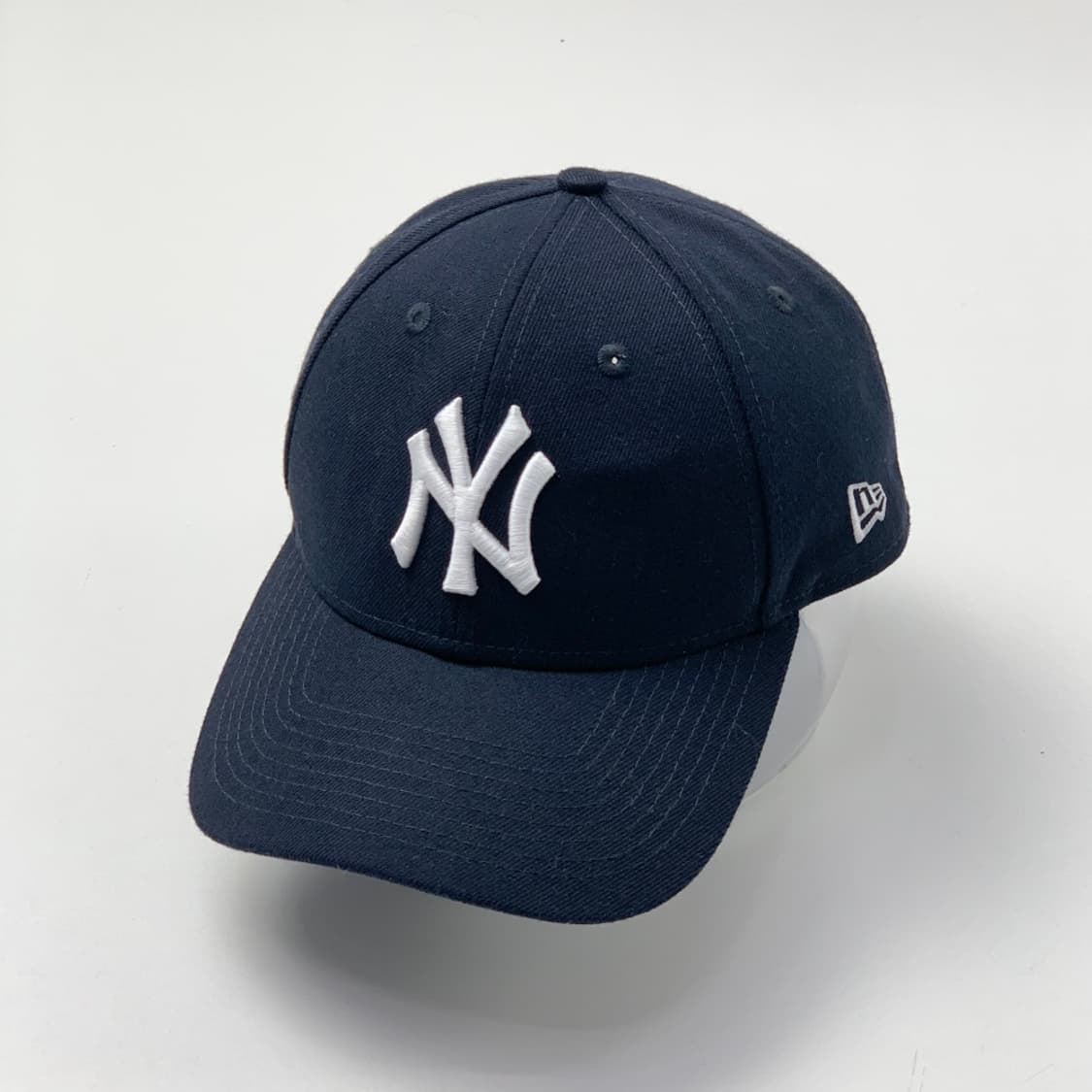 [OS/정품] 뉴에라 뉴욕 양키스 자수 네이비 볼캡 상품이미지1