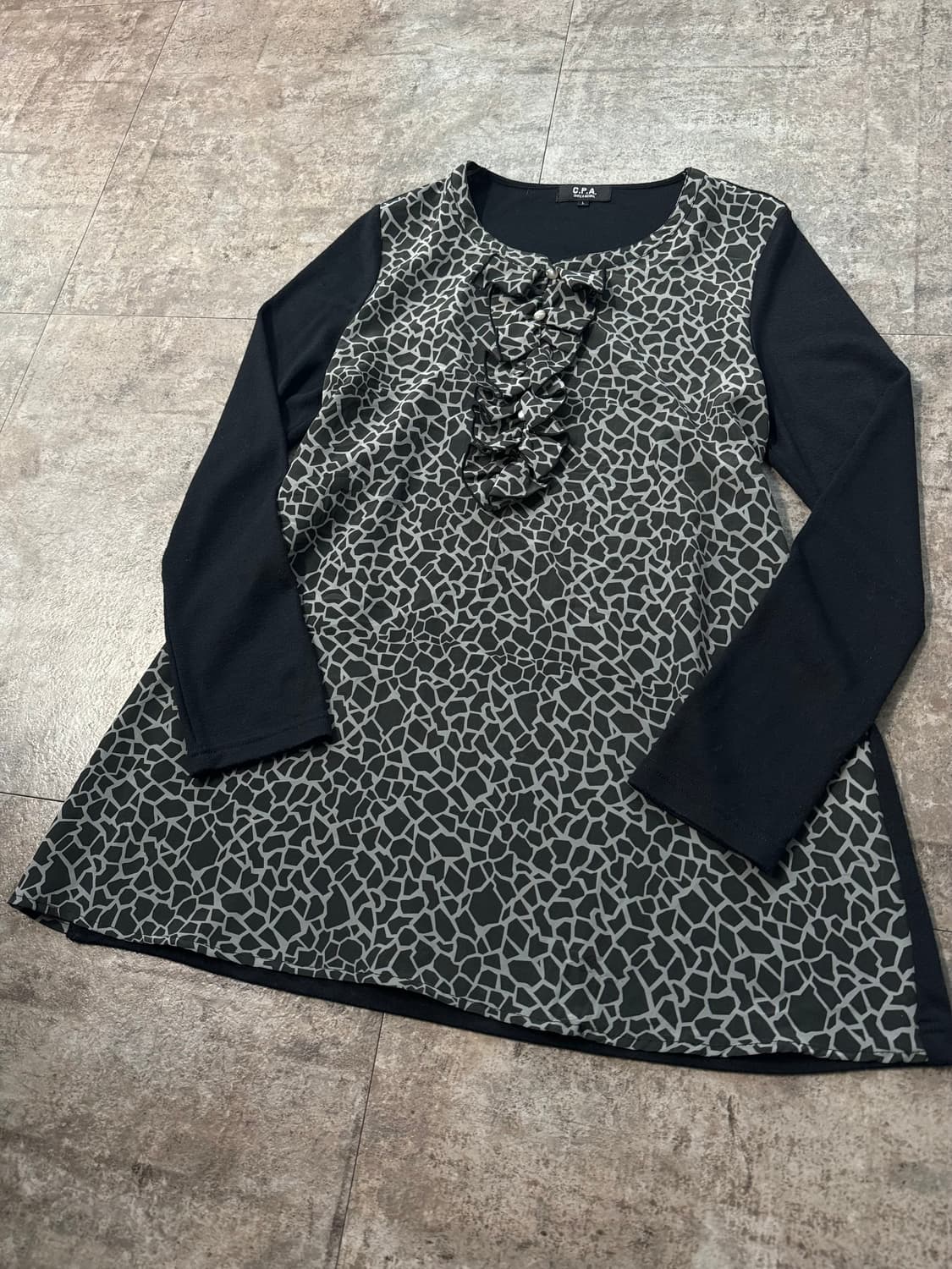 프릴 버튼 넥 패턴 탑 상품이미지4