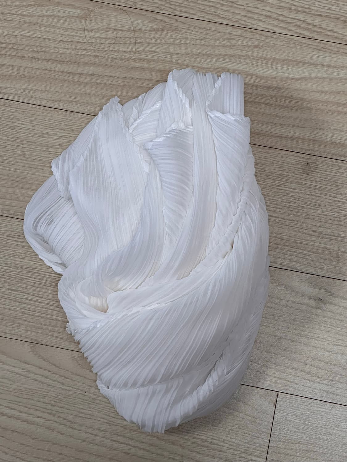 이세미야케 플리츠플리츠 스카프 아이보리 상품이미지1