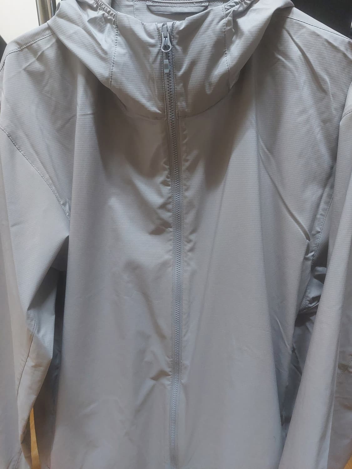 유니클로 포켓터블 uv 프로텍션 파카 그레이 m 상품이미지2