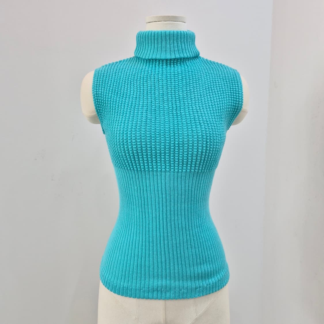 프랑스산 터쿼이즈 블루 터틀넥 민소매 니트 상품이미지1