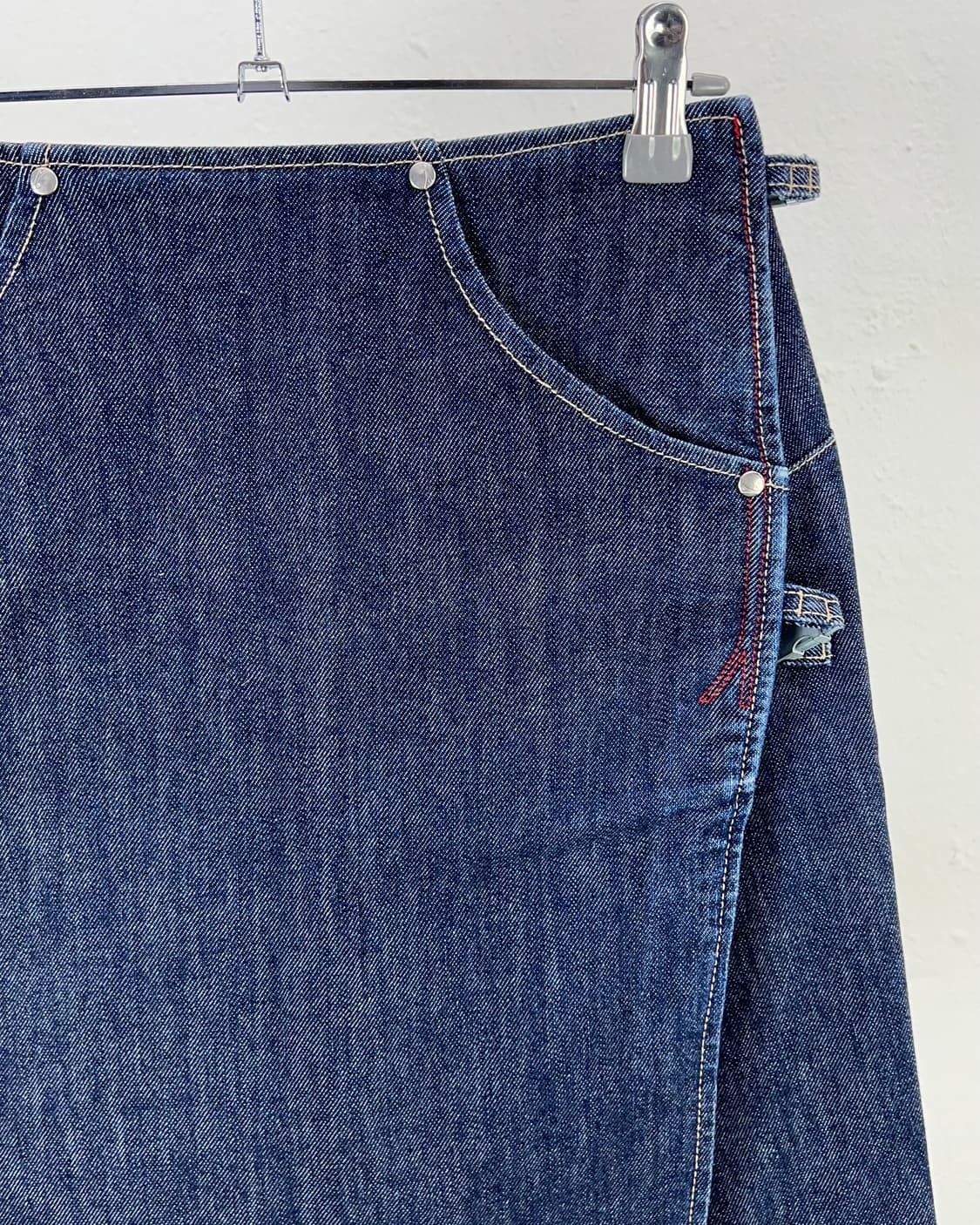 리바이스 엔지니어드 진스 진청 컷아웃 데님 스커트 상품이미지3