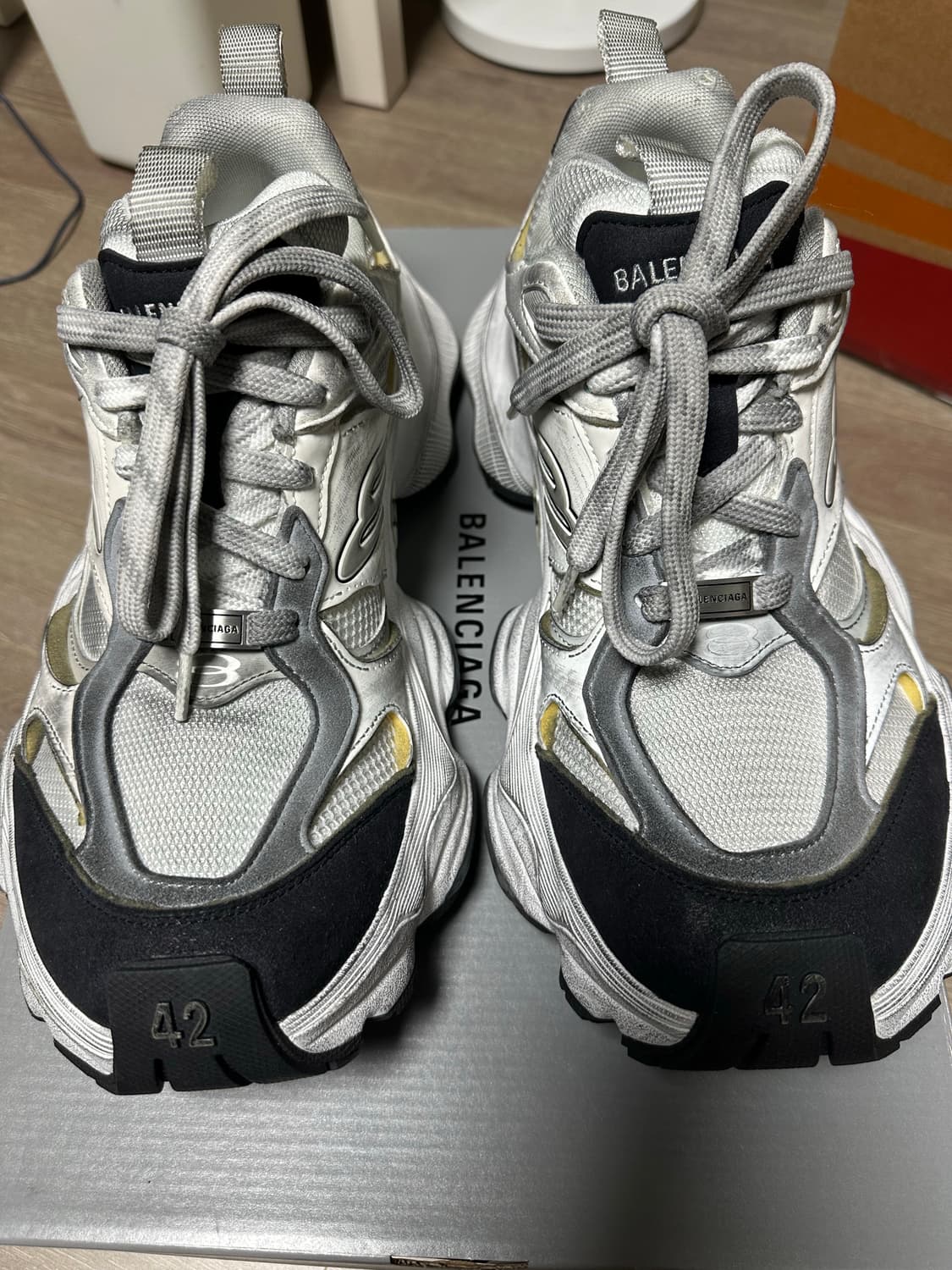 [42] 발렌시아가 카고 스니커즈 화이트 그레이 상품이미지1