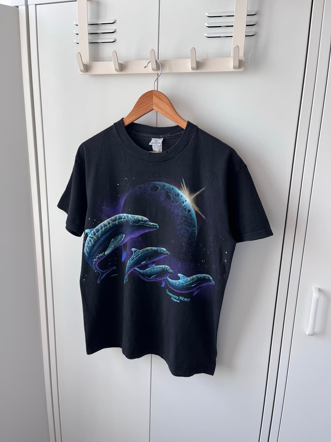 Underwater world 돌고래 우주 행성 반팔 티셔츠 상품이미지1