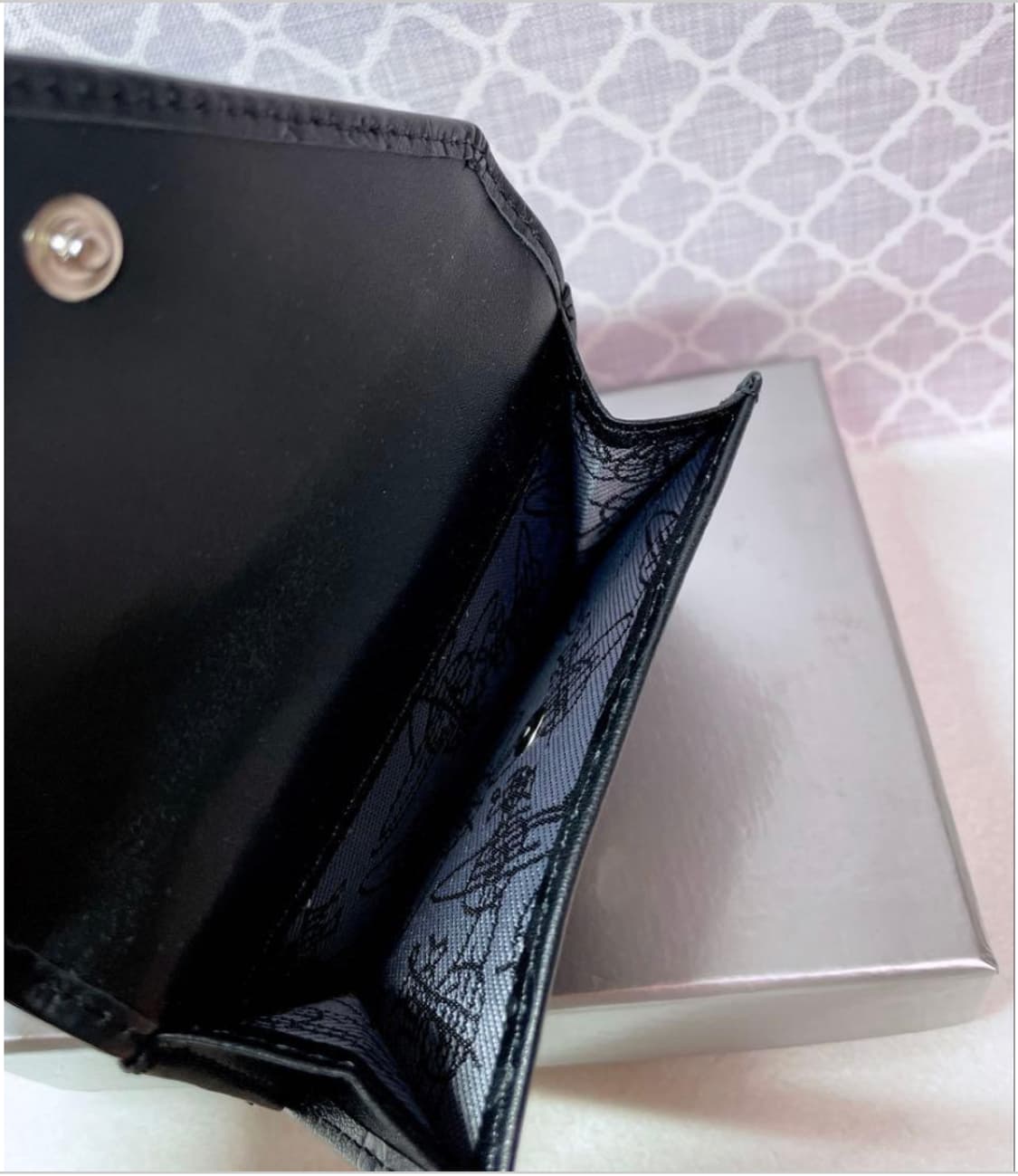 비비안웨스트우드 아카이브 무광 블랙 레더 실버 orb 하프월렛 반지갑 상품이미지4