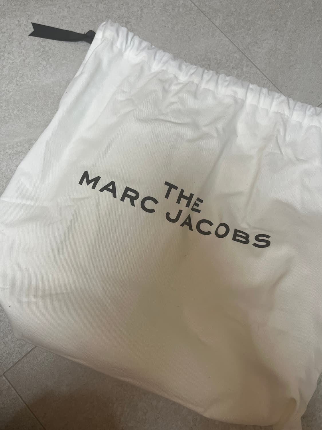 (새상품 상태) 마크 제이콥스 에디터 레더 사첼백 핑크 상품이미지5