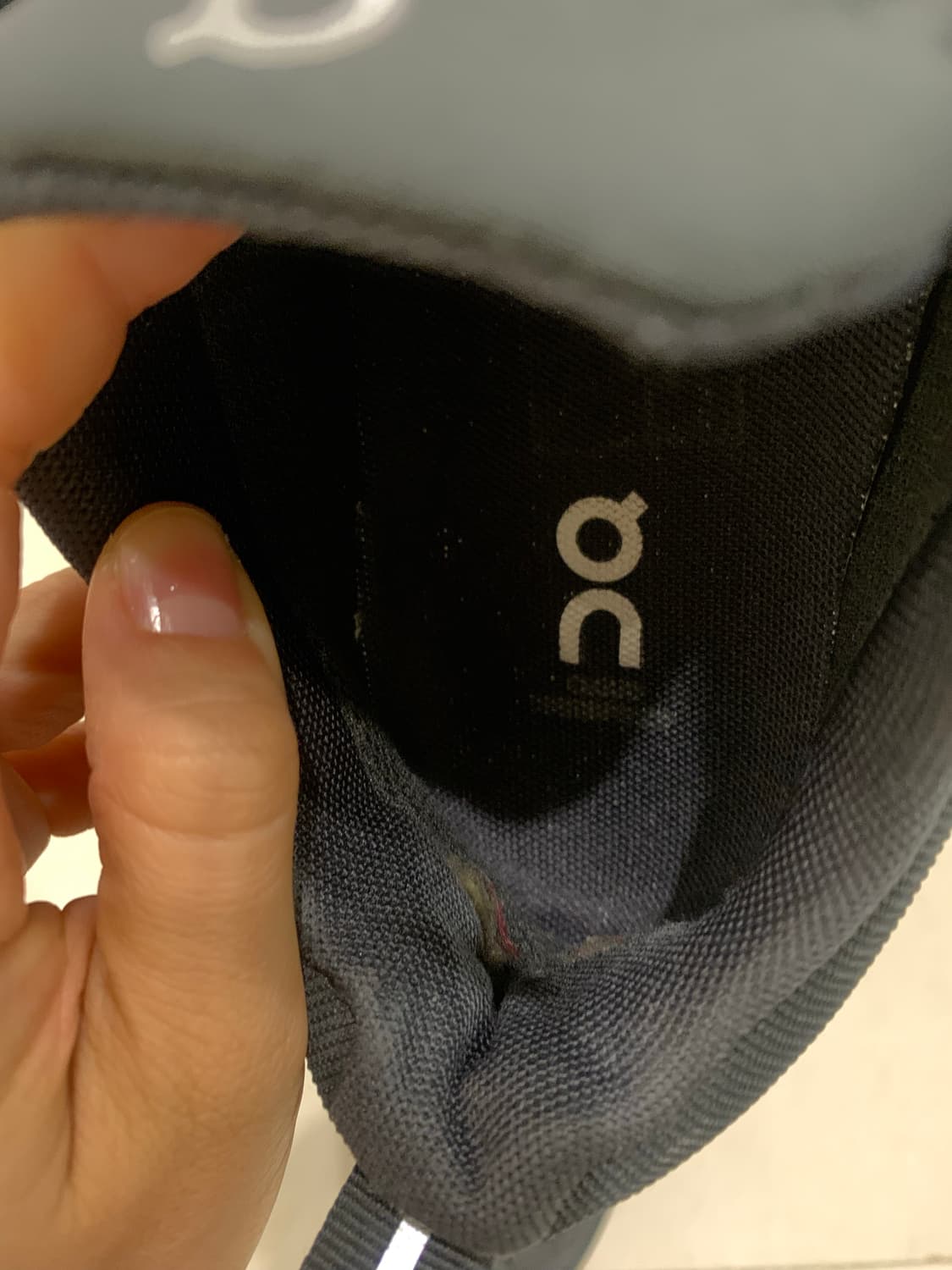 on 러닝화 상품이미지5