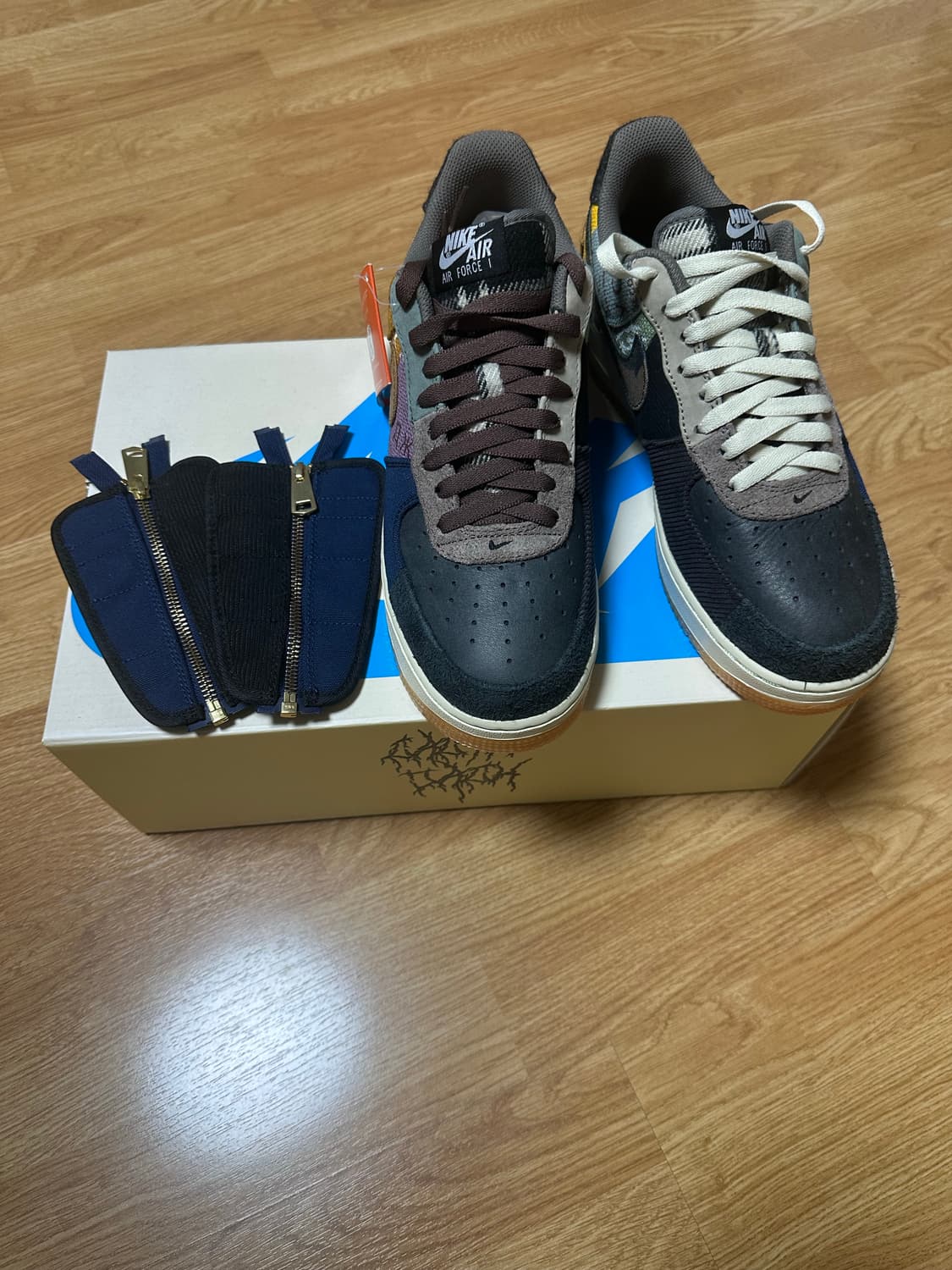 [270] 나이키 x 트래비스 스캇 에어포스 1 로우 캑터스 잭 상품이미지1