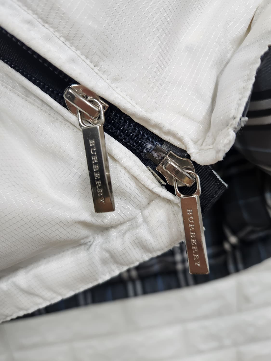 (M)버버리 블랙라벨 화이트 구스다운 경량 패딩 상품이미지6